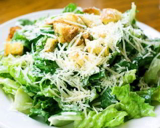 Салат Цезарь с сухариками