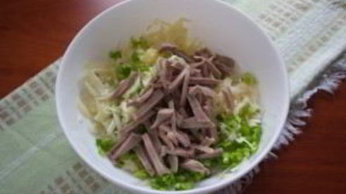 салат в бокале