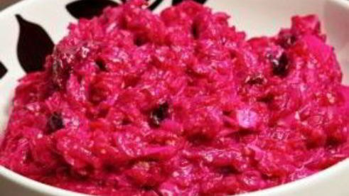 свекольный салат с черносливом и грецкими орехами