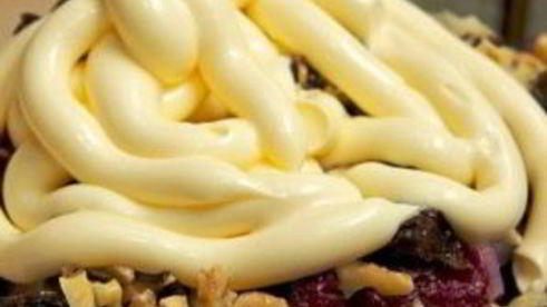 свекольный салат с черносливом и грецкими орехами