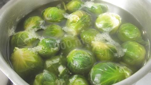 теплый салат из брюссельской капусты