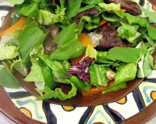 Теплый салат из куриной печени и тыквы