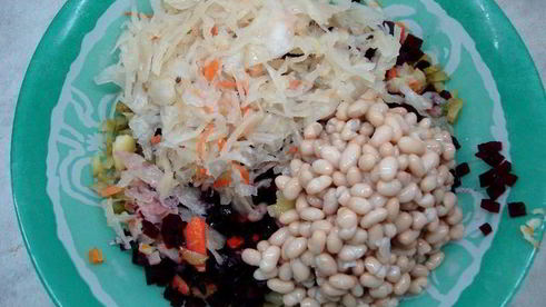 винегрет с консервированной фасолью и квашеной капустой