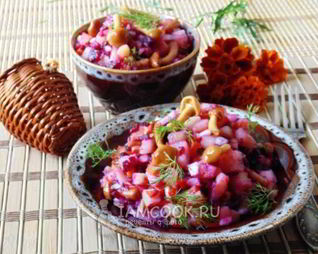 Винегрет с маринованными опятами