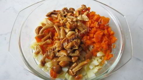 винегрет с маринованными опятами