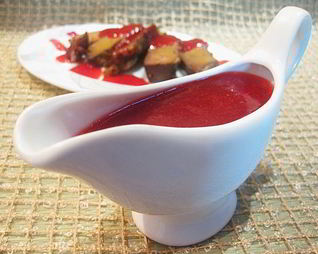 Брусничный соус на коньяке с анисом