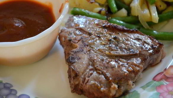 Рецепт Домашнего соуса барбекю с отбивными из молодого барашка