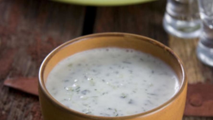 Рецепт соуса из мацони с огурцами и мятой