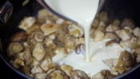 соус с курицей и грибами