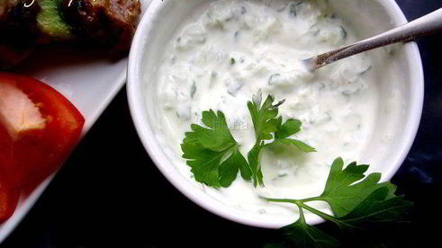 сувлаки из свинины с соусом цацики