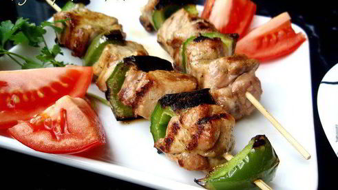 сувлаки из свинины с соусом цацики