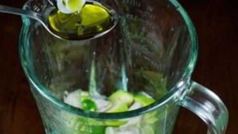 зеленый соус из авокадо