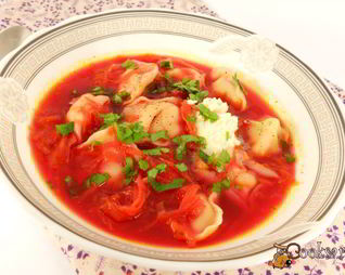 Борщ с пельменями