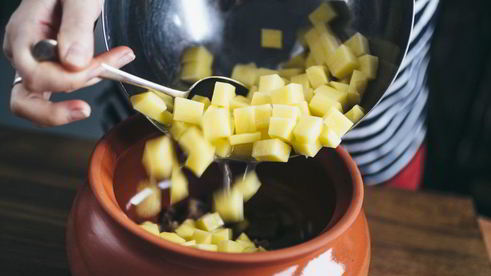 борщ в горшочке