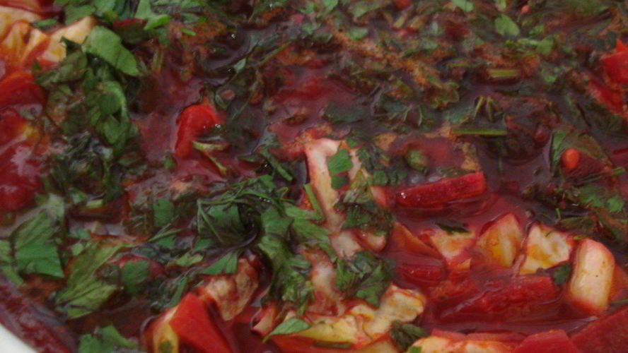 Рецепт вегетарианского борща с красной фасолью, заправкой из сладкого перца и томатов