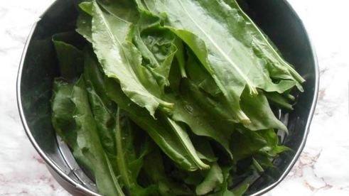 зеленый борщ с щавелем в мультиварке