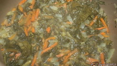 зеленый борщ со щавелем на куриных сердечках