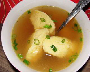 Бульон с манными клецками