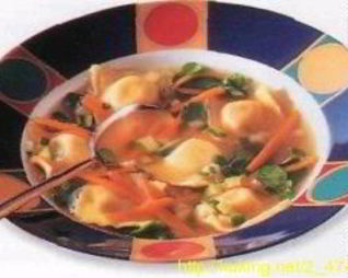 Бульон с овощами и равиоли