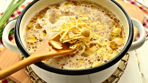 грибной суп-лапша на курином бульоне