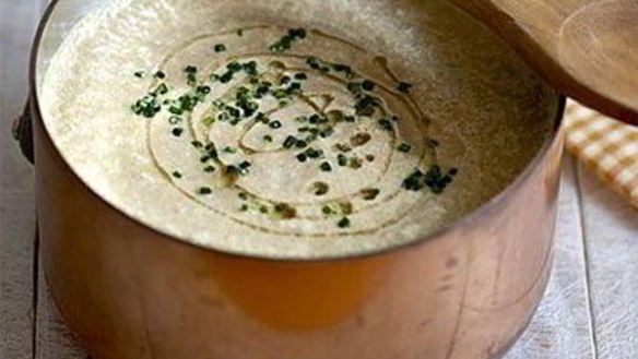 Рецепт Крема-супа из мирпуа шампиньонов со сливками на курином бульоне