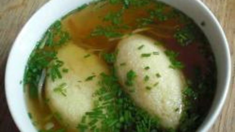 Рецепт крепкого говяжьего бульона с клецками