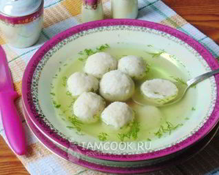 Куриный бульон с галушками из лаваша