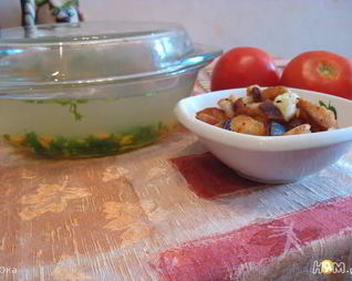 Куриный бульон с сухариками по-быстренькому