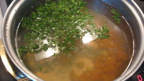 куриный бульон с сухариками по-быстренькому