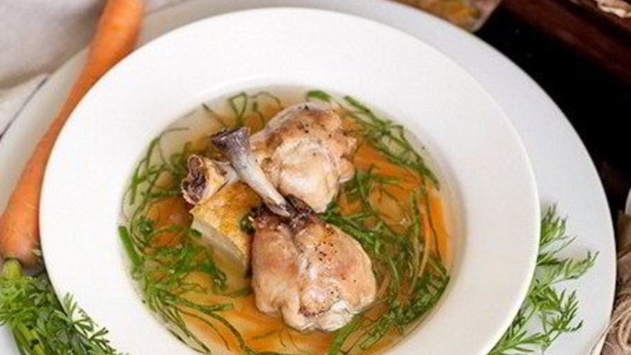 Рецепт куриного бульона со шпинатом и омлетом