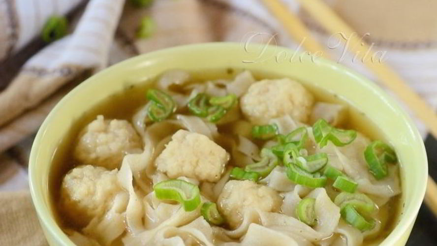 Рецепт лапши в бульоне с рыбными фрикадельками