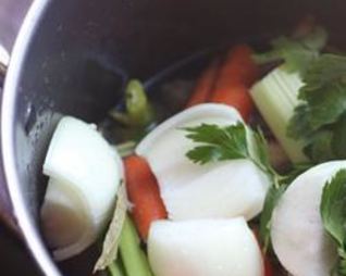 Прозрачный куриный бульон