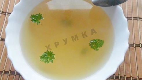 прозрачный рыбный бульон