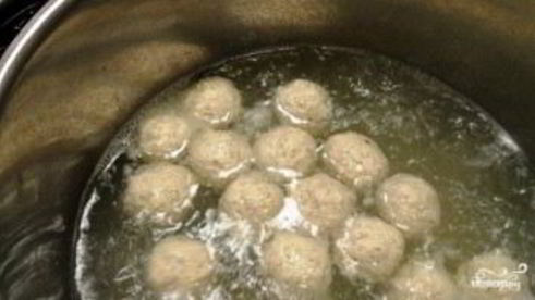 суп с фрикадельками на курином бульоне