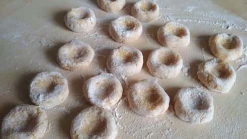 бабкин суп с гороховыми кнедликами