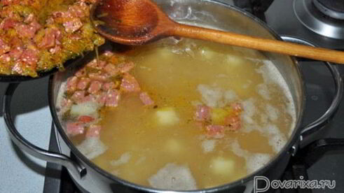 гороховый суп с колбасой