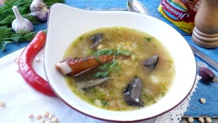 Рецепт горохового супа с копченостями и лесными грибами