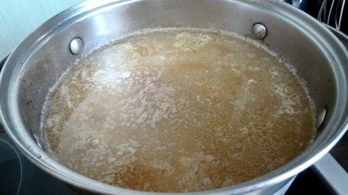 гороховый суп с копченостями и лесными грибами