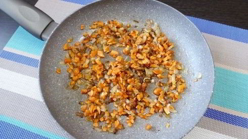 гороховый суп с копченостями и лесными грибами