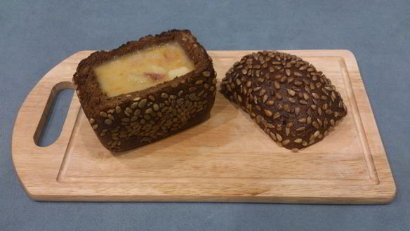 Рецепт Горохового супа с копченостями в хлебе