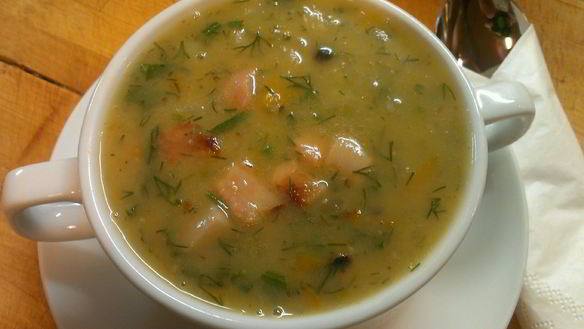 Рецепт Горохового супа с копчеными ребрами и беконом