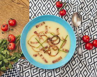 Суп гороховый с беконом и луком-фри