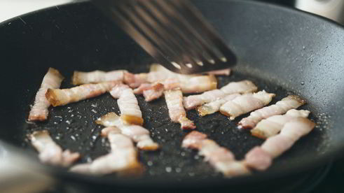 суп гороховый с беконом и луком-фри