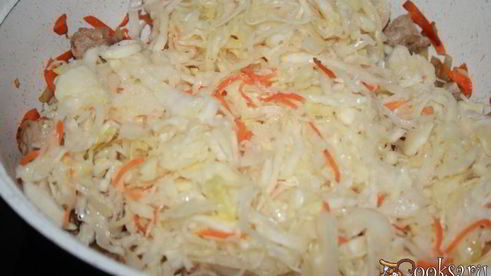 капустняк на свиных ребрышках с кислой капустой и рисом