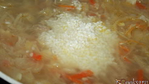 капустняк на свиных ребрышках с кислой капустой и рисом