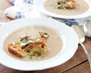 Крем-суп из шампиньонов с хрустящими гренками