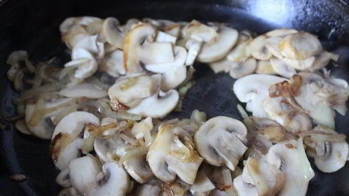 куриный суп с лапшой и грибами