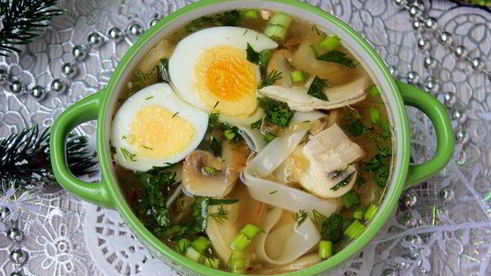 куриный суп с лапшой и грибами