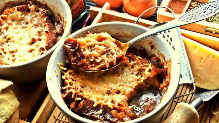 Рецепт лукового супа с сырно-чесночными гренками