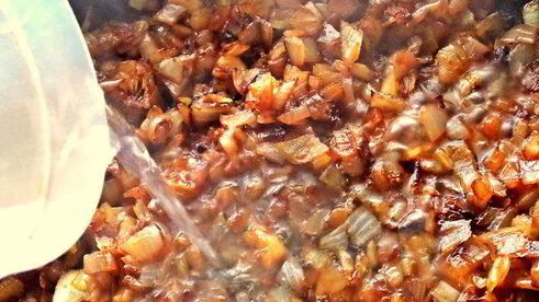 луковый суп с сырно-чесночными гренками